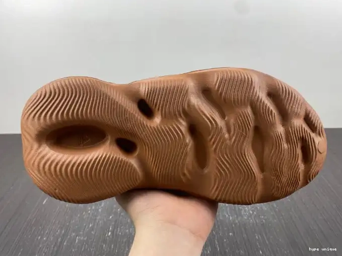 hype RNR Clay Red Foam Yeezy HP5335 Adidas 0602